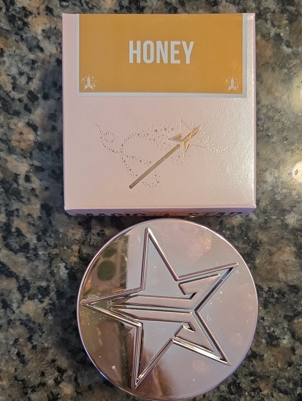 Jeffree Star Honey Luminous Setting Powder in Pink Box